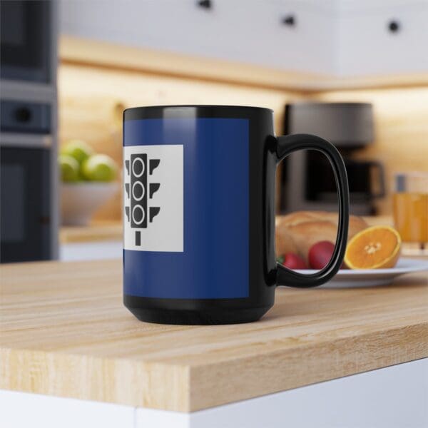 Black mug with a traffic light icon.