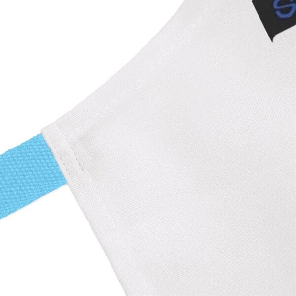 A close up of the blue strap on a white apron