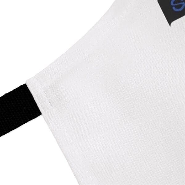 A close up of the side of a white apron